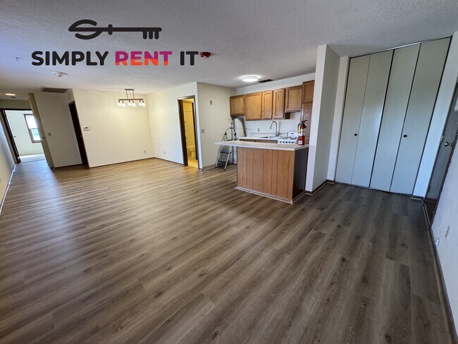 Building Photo - Renovated 2 bedroom, Story City