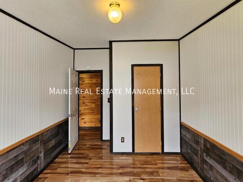 Building Photo - 113 H St