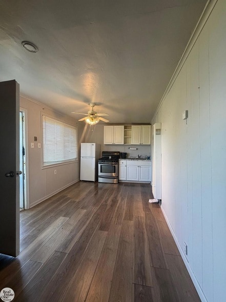 Building Photo - 9237 N River Rd