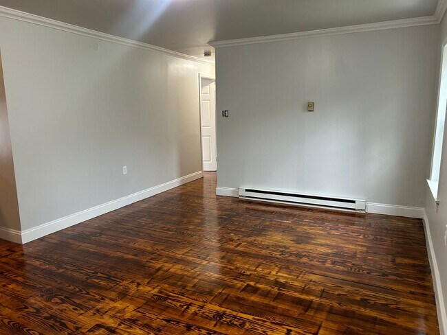 Building Photo - 519 E Mifflin St