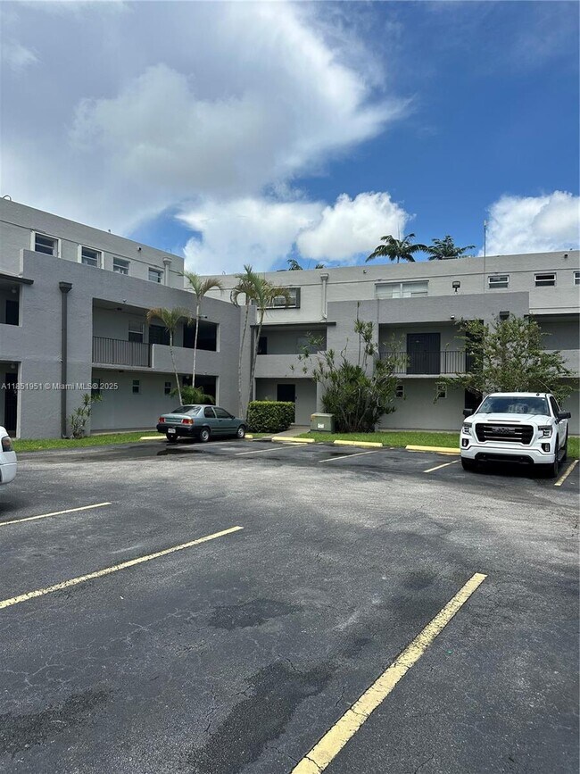 Building Photo - 230 NW 87th Ave