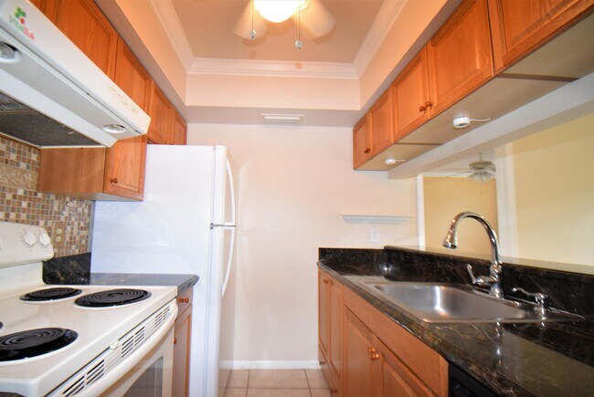 Building Photo - 7091 Golf Colony Ct