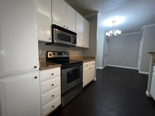 Building Photo - Villa Cortina Luxury Condo near Santana Ro...