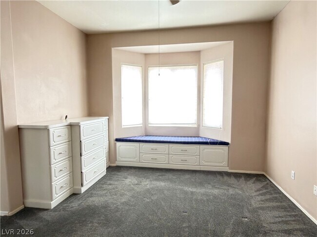Building Photo - 10433 W Snyder Ave