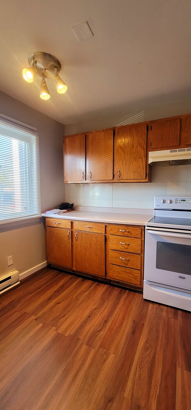 kitchen - 1371 Monomoy St