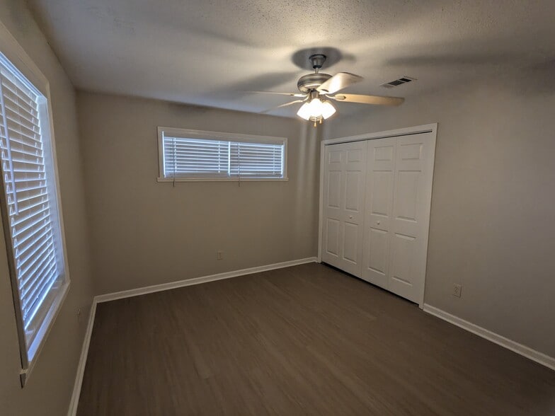 Building Photo - 421 Thacker Loop