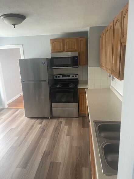 Building Photo - 16 Hanna St