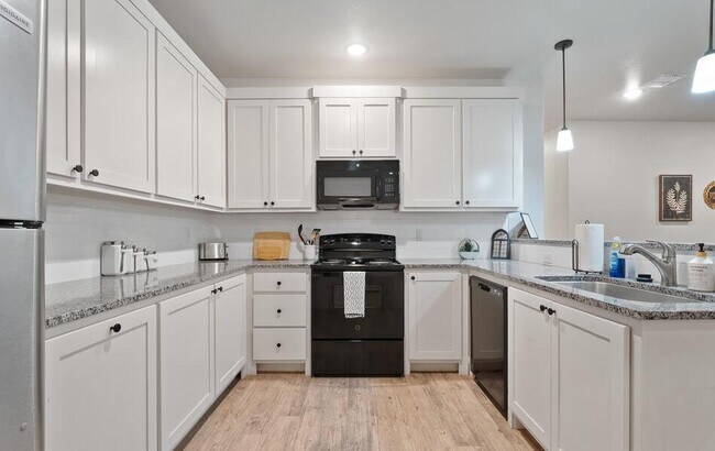Building Photo - 5606 Kemper St