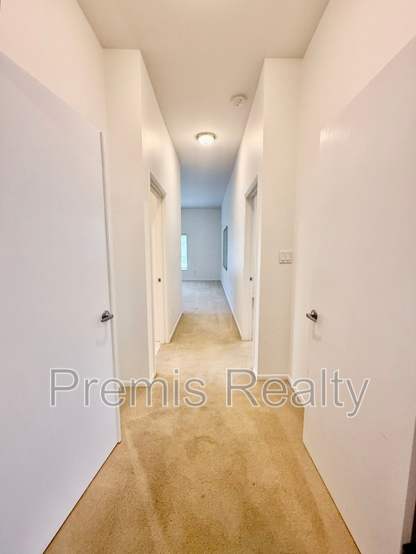 Building Photo - 642 Weathersfield Dr