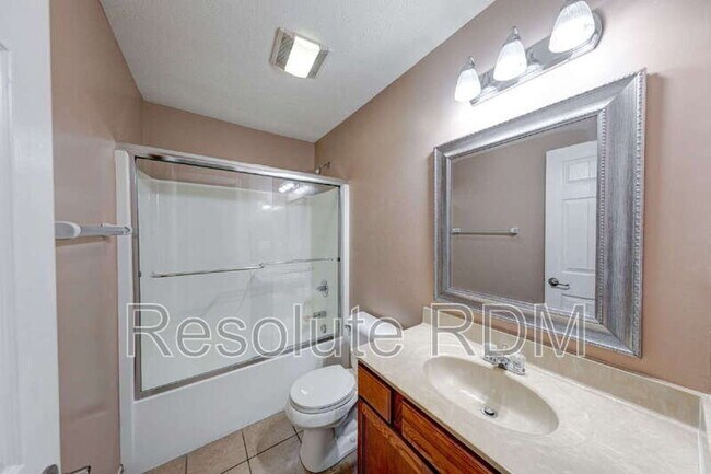 Building Photo - 2665 Foxbriar Pl