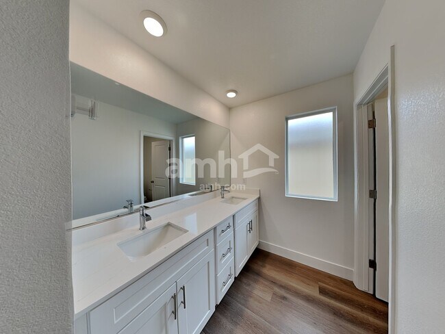 Building Photo - 11111 Magallanes St