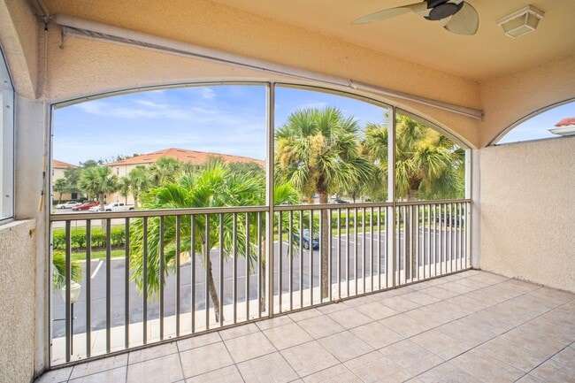 Building Photo - Fully renovated 2 bedrooms 2 baths Condo i...