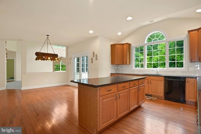 Building Photo - 23353 Lennoxville Way