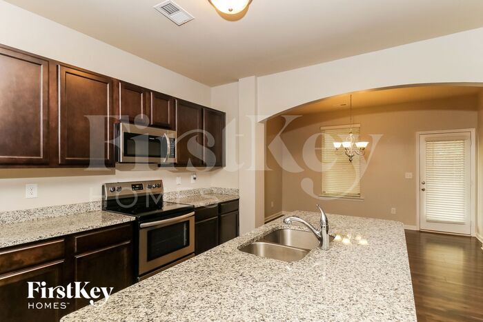 Building Photo - 205 Southwind Cir