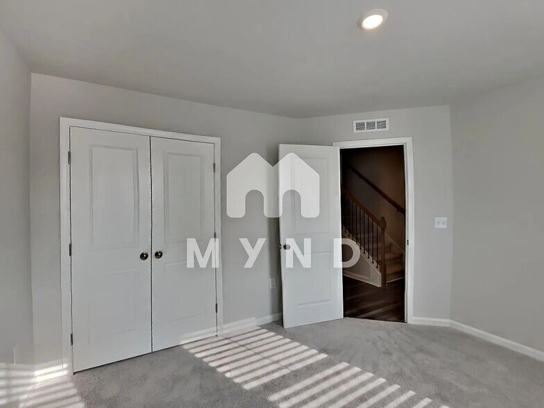 Building Photo - Room in Townhome on Sweet Lilac Wy