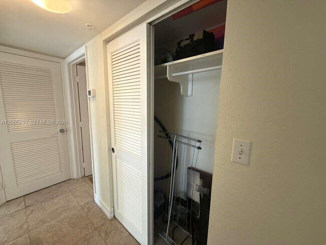 Building Photo - 1500 Bay Rd