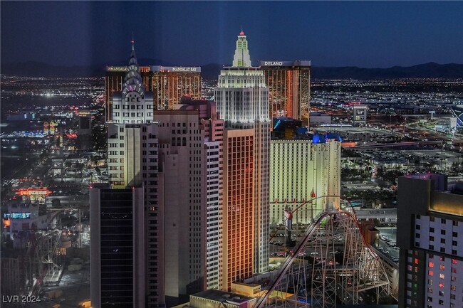 Building Photo - 3750 S Las Vegas Blvd