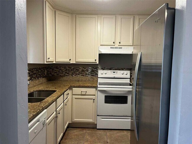 Building Photo - 2300 SW 43rd St