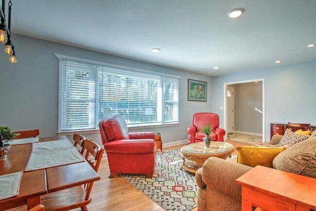 Building Photo - 201 Springdale Rd