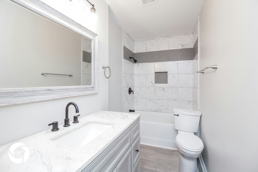 Building Photo - 220 Pine Rd