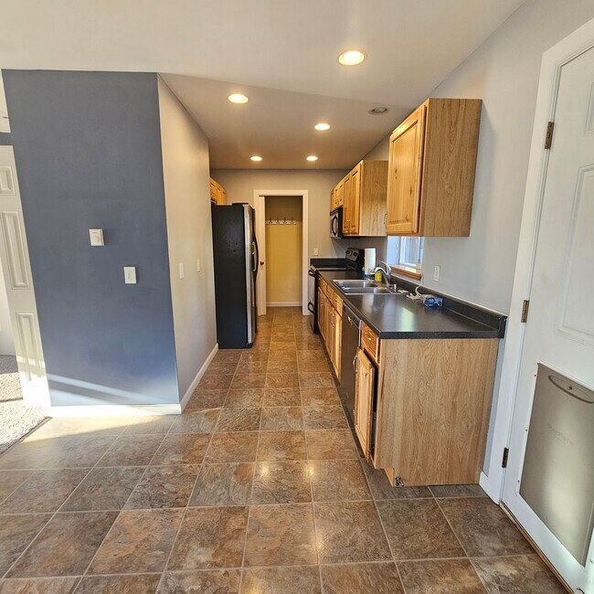Building Photo - Charming 1-Bedroom Home with Spacious Backyard, 2 car garage & Modern Amenities – Pet Friendly!