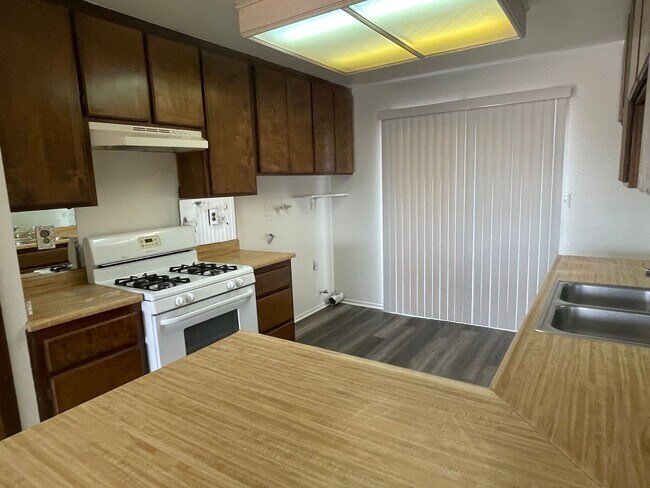 Building Photo - 3711