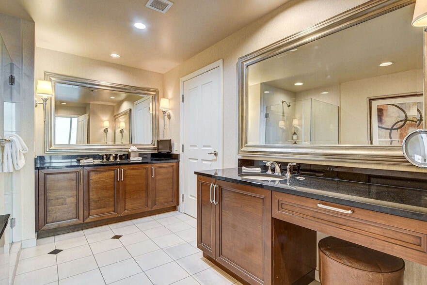 Building Photo - 135 E Harmon Ave