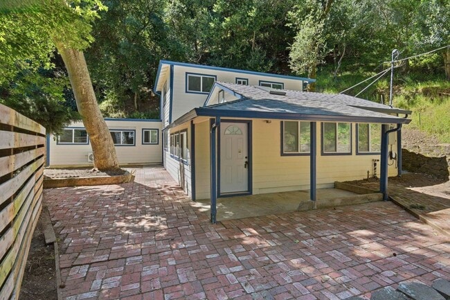 Building Photo - 2836 Kilkare Rd