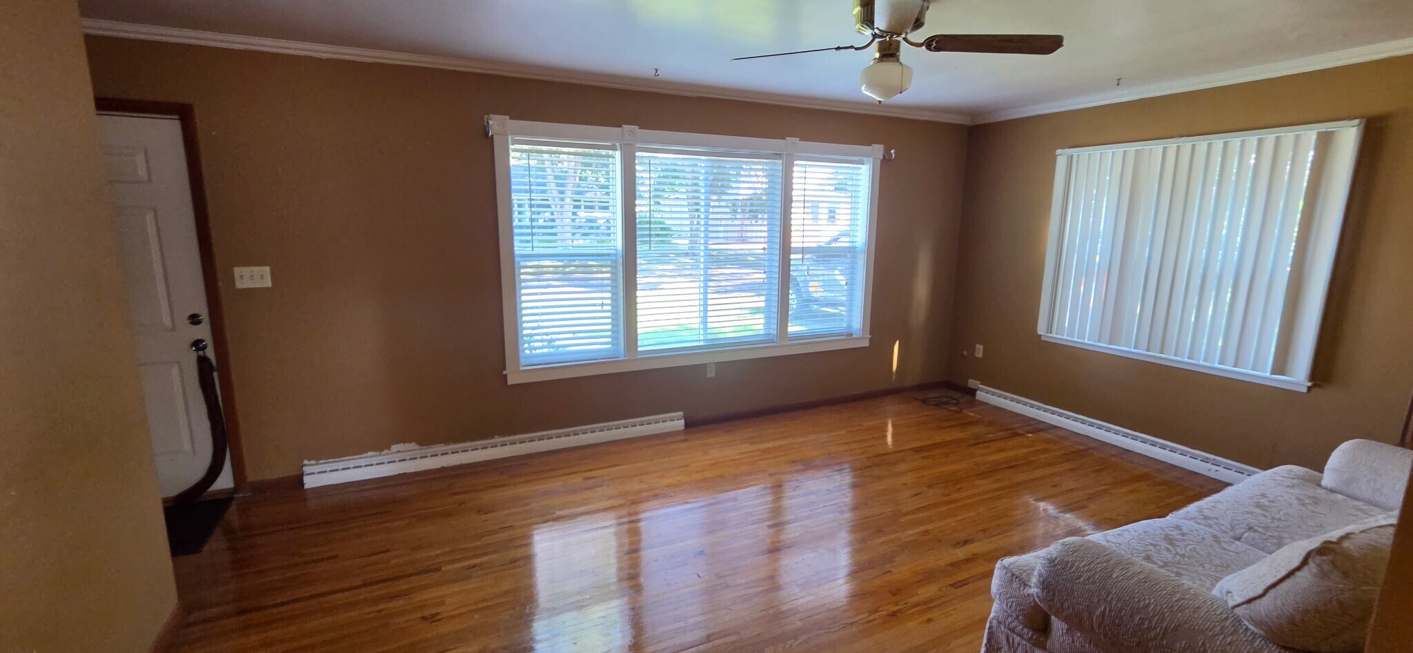 Building Photo - 205 Elm St