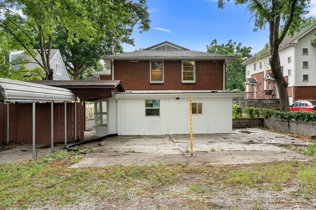 Building Photo - 1036 Seymour Ave