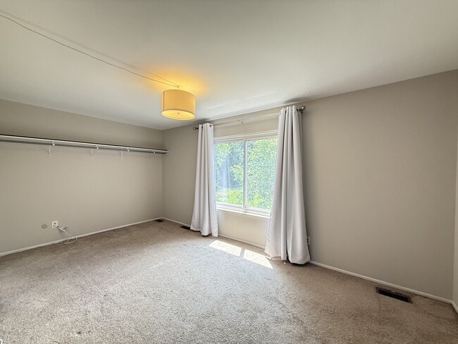 Building Photo - 3208 Bolgos Cir