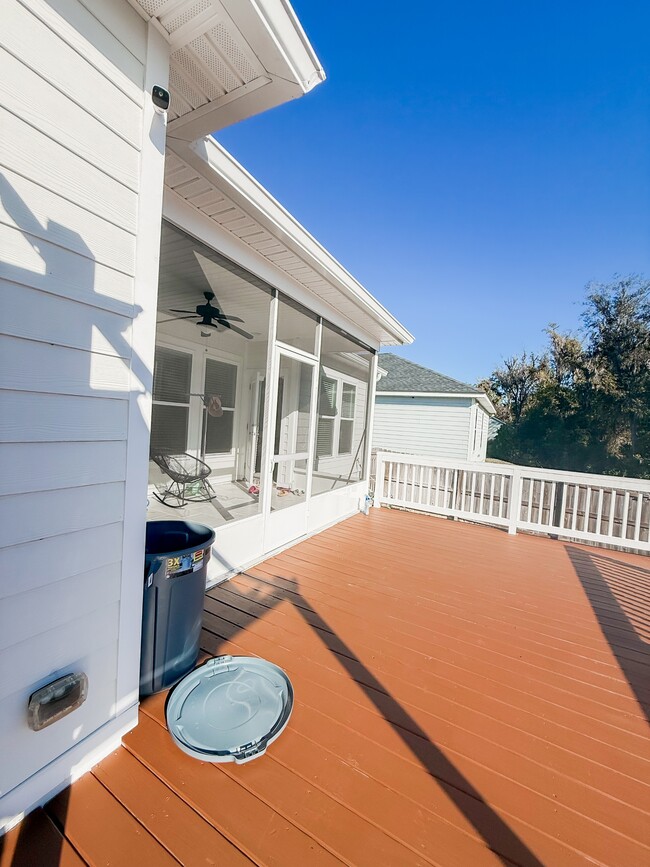 Building Photo - 5742 Vlg Rdg Ln