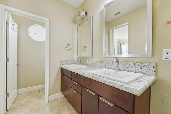 Building Photo - 819 Maddox Loop