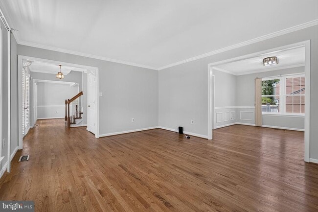 Building Photo - 811 Chatsworth Dr