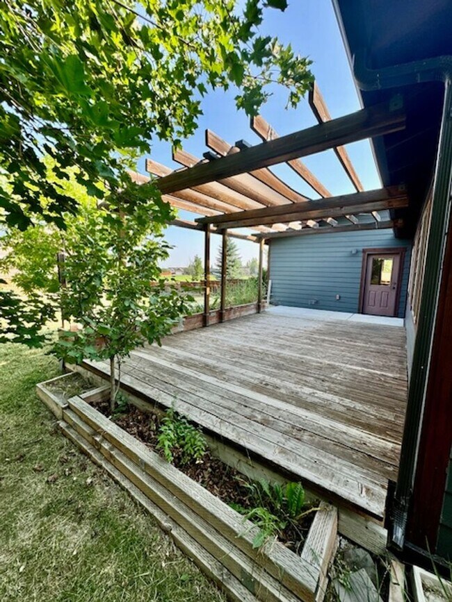 Building Photo - 3-Bedroom, 2-Bathroom Single-Level Home in Bozeman, MT