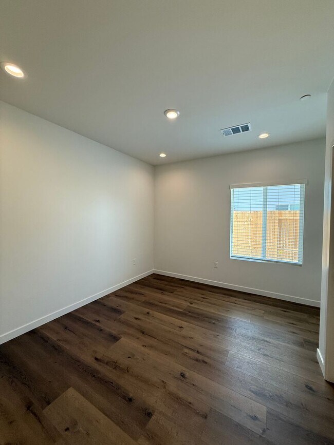 Building Photo - 16806 Mairs Dr