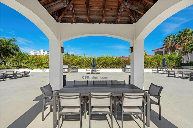 Building Photo - 3255 NE 184th St