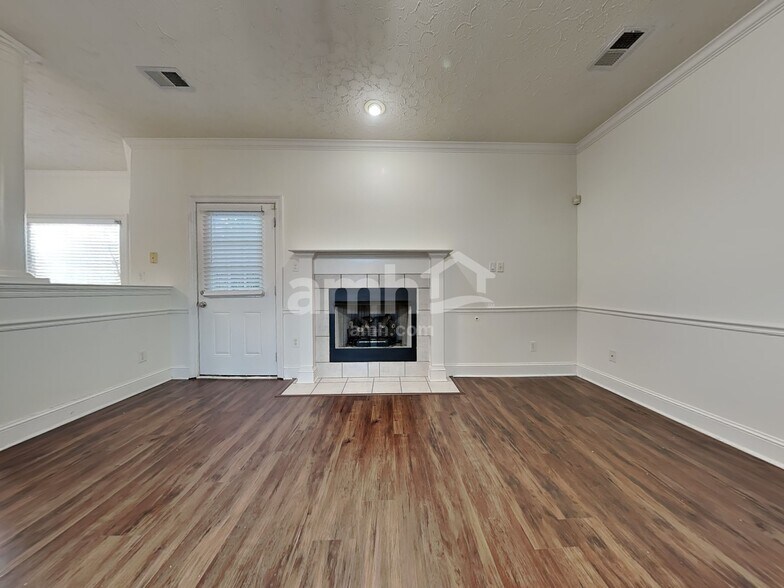 Building Photo - 6207 Chester Cv