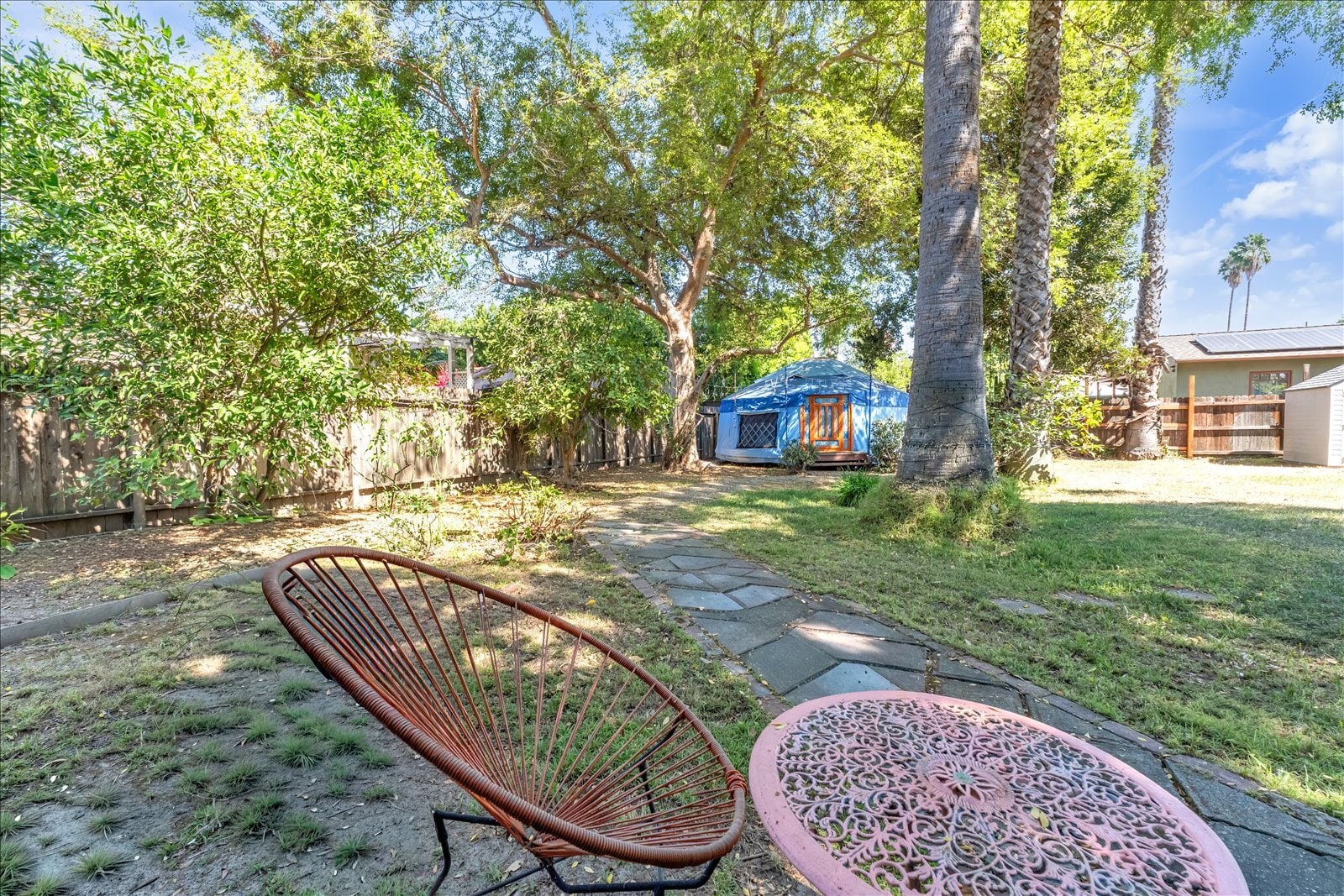 parklike backyard - 13253 Magnolia Blvd