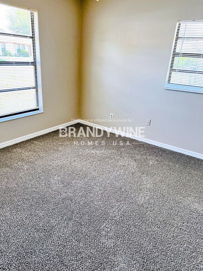 Building Photo - Beautiful 3BR in Deltona Lakes! MOVE IN SP...