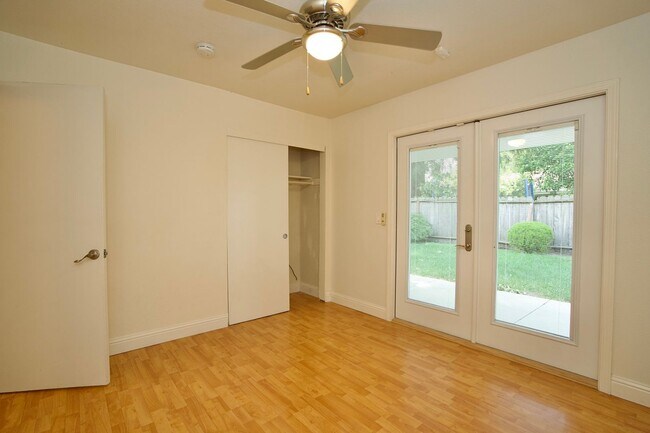 Building Photo - 1383 Spruce St