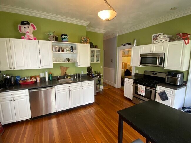Primary Photo - 723 E 2nd St