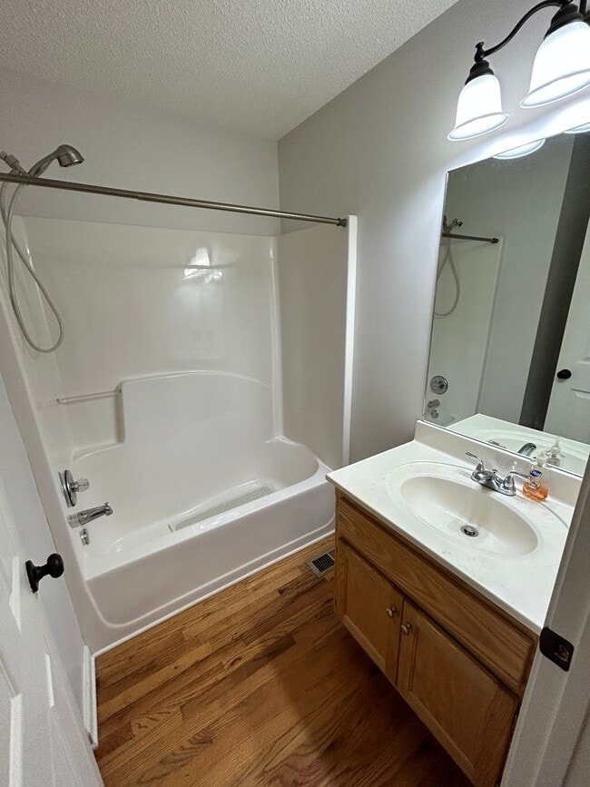 Building Photo - 3/2 Nice House in East Rome $1,895
