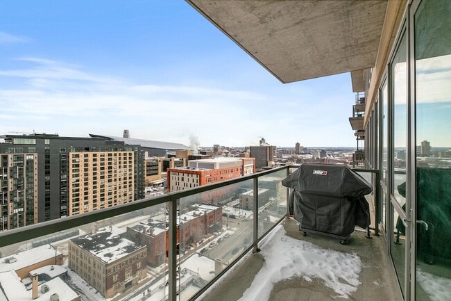 Building Photo - 929 Portland Ave