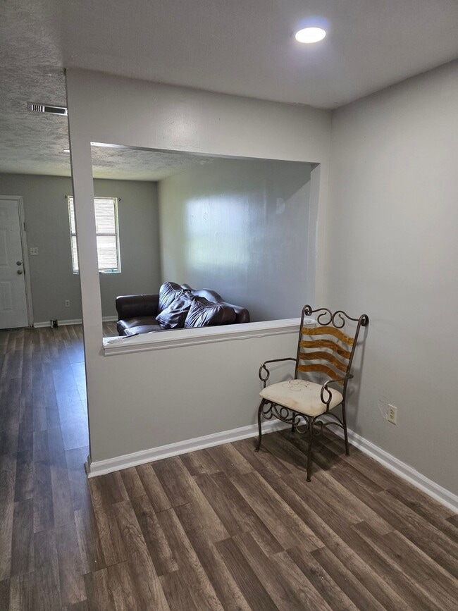 Building Photo - 3 Bedroom End Unit