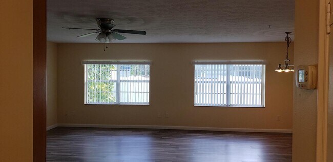 Building Photo - 2590 Rainbow Dr