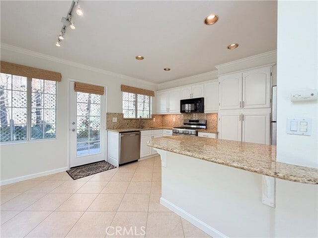 Building Photo - 635 St Ann's Dr