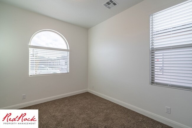 Building Photo - St. George 3 Bedroom Single-Level Home–$30...