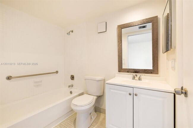 Building Photo - 10825 SW 112th Ave