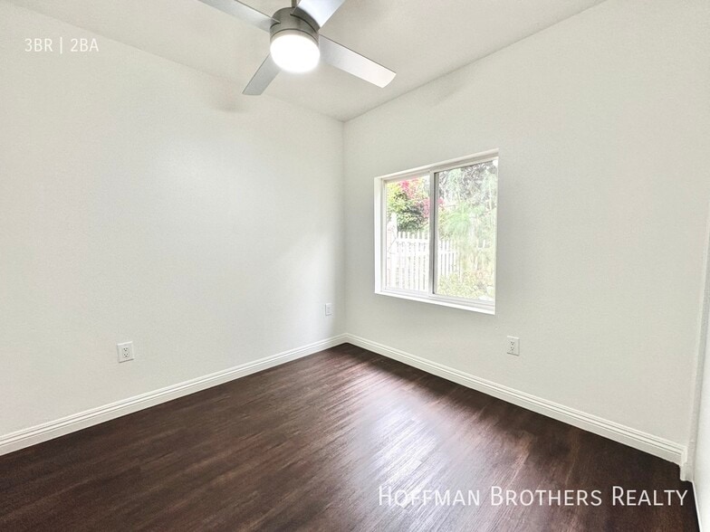 Building Photo - 201 Lake Shore Terrace